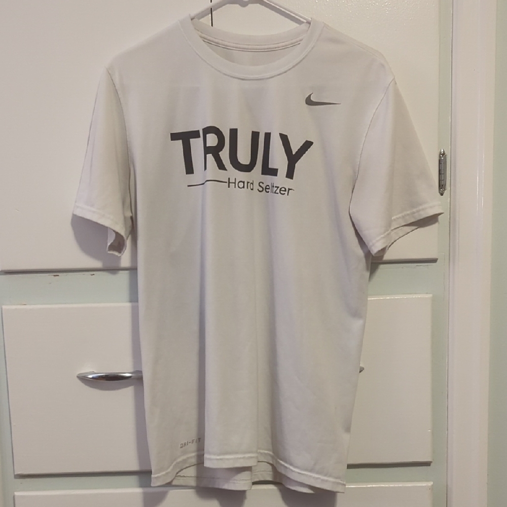 Nike Dri-FIT Truly Hard Seltzer Graphic T-Shirt Men’s Medium White